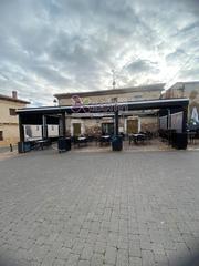 Masia en Plaza pedro caraznegocio funcionando en arcos de la llana