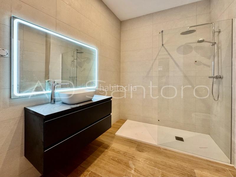 Foto 2342bcd8-0ac6-45b1-b54f-011033769290. Planta baixa a Centrevila Vilanova i la Geltrú