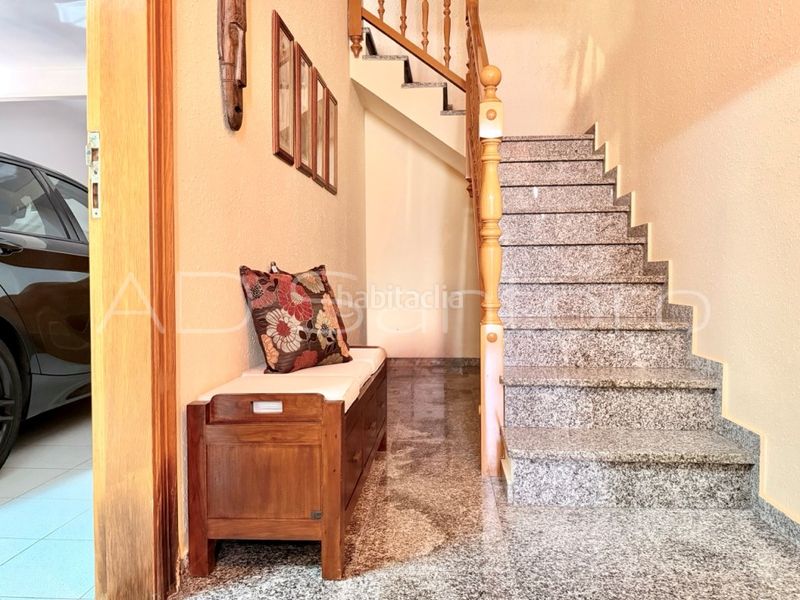 Foto b69e1b41-e1b7-4817-b06b-0aa7b15060de. Casa adossada amb aparcament a Molí de Vent Vilanova i la Geltrú