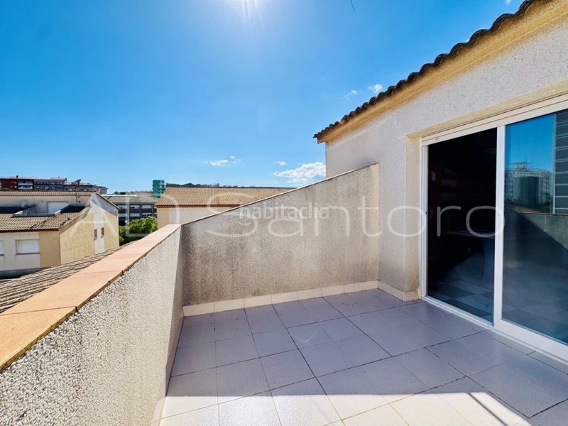 Foto b6f3aa19-a4bb-4051-b84c-66e8f8f38b0a. Casa adossada amb aparcament a Molí de Vent Vilanova i la Geltrú