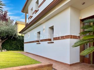 Maison à Mas d´En Serra - Els Cards. Casa en venta en urbanización els cards