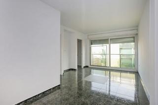 Appartement à Zona Esportiva. Piso en terrassa. muy bien ubicada
