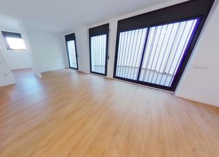 Pis a Segle XX. Modernidad y confort! piso de 2010 y parquing con excelentes com