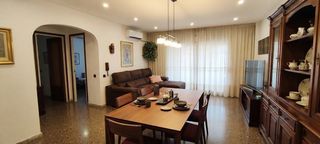 Flat in Centre-Eixample-Can Llobet. Piso amplio y céntrico en barberà del vallès!
