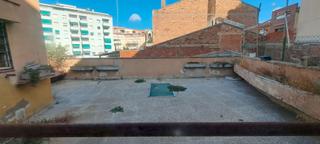 House in Plaça Catalunya - Escola Industrial. Casa a reformar en zona les escoles