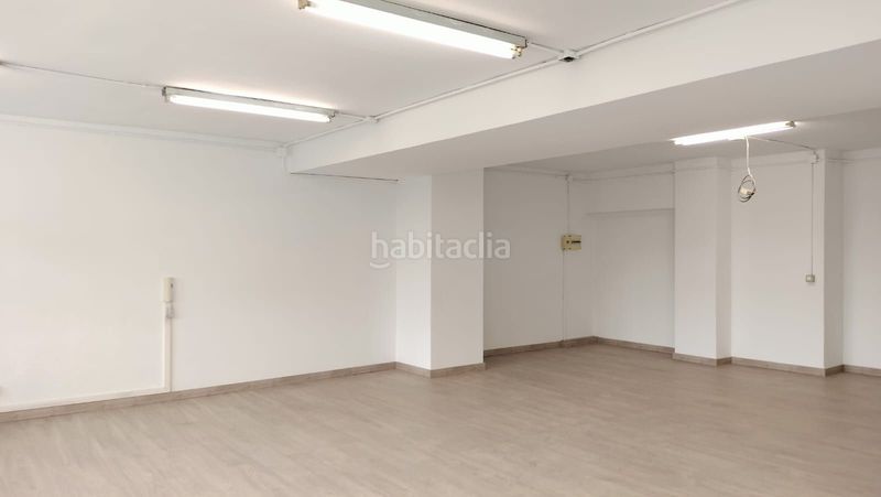 Foto 1abdaac4-fa20-473b-b60f-208f8a14bfe0. Alquiler local comercial magnífico local en alquiler en el centro ! en Barberà del Vallès