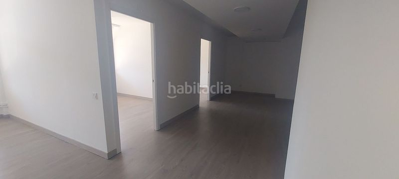 Foto 8f4e8229-53aa-4b71-8356-5d3d048a6baf. Alquiler local comercial magnífico local en alquiler en el centro ! en Barberà del Vallès