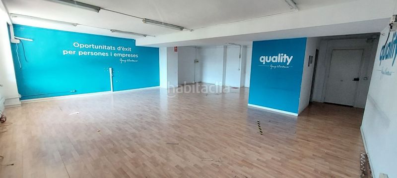 Foto c0f68402-9f7c-4084-9405-ebd9868f046e. Alquiler local comercial magnífico local en alquiler en el centro ! en Barberà del Vallès