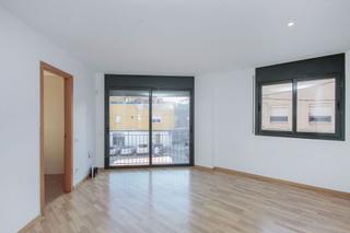 Appartement à Sant Pere Nord. Piso de 2 habitacion en terrassa  seminuevo