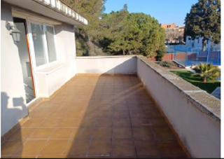 House in Barri del Centre. Casa en terrassa