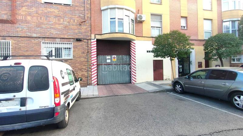 Foto d24c1872-a506-4960-aa26-a53e15758296. Parking voiture dans de las fuentes 17 dans Centro Torrejón de Ardoz