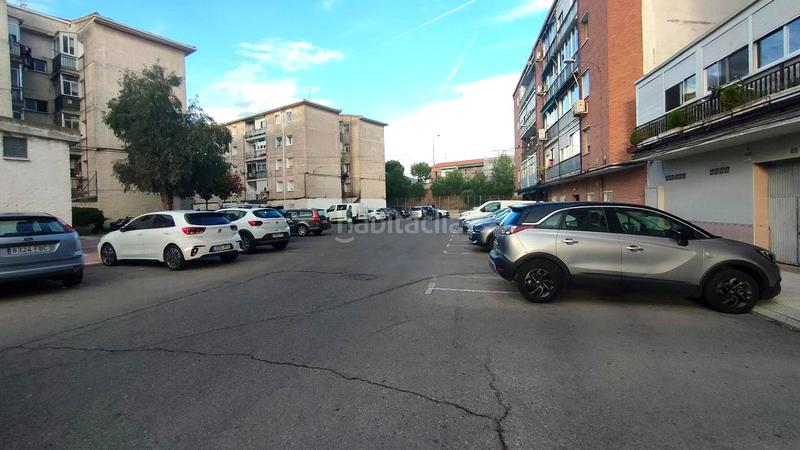 Foto f3936771-cf0e-4b07-961d-ec2f29e44014. Parking voiture dans de las fuentes 17 dans Centro Torrejón de Ardoz