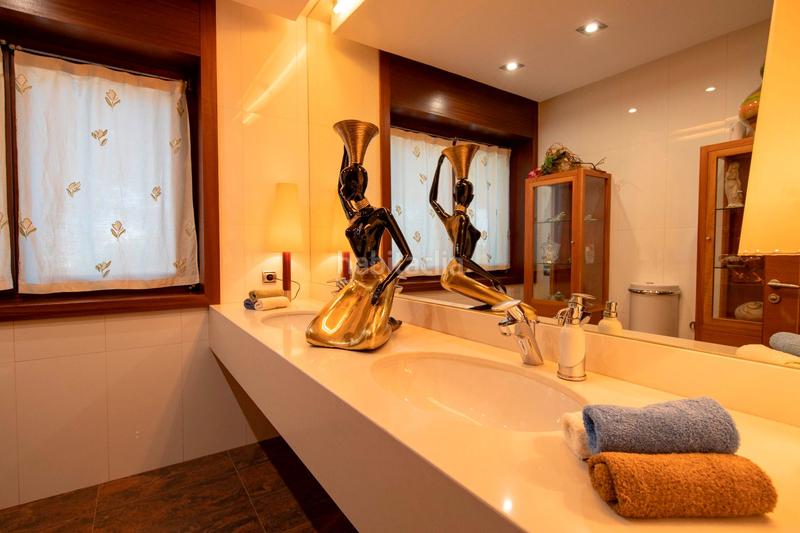 Foto 1d297b90-0e24-461d-b026-b96c8ae455ae. Xalet amb calefacció aparcament piscina a Navarcles