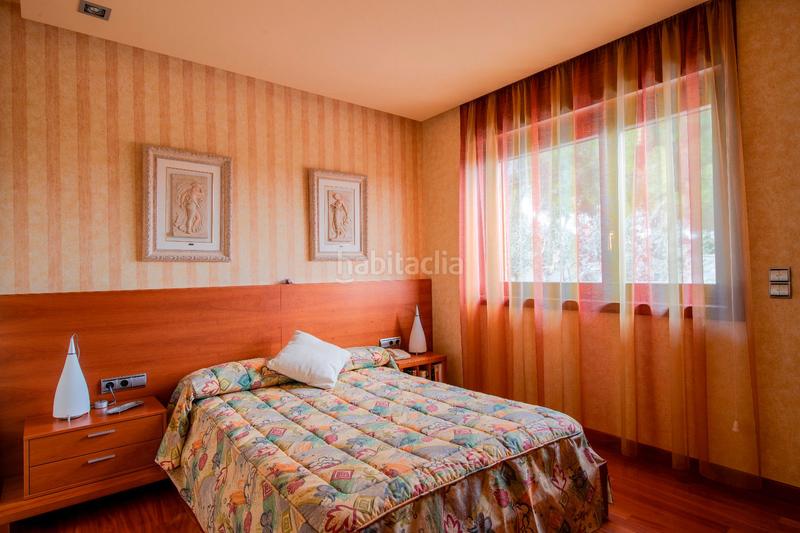 Foto d6f3f878-b768-4a0e-9b3f-17f5c54df2fd. Xalet amb calefacció aparcament piscina a Navarcles