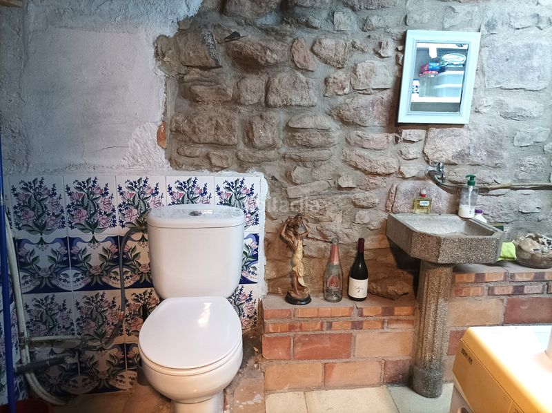 Foto f5e49dbf-6d36-44b6-990a-d0eaec4be1dd. Maison avec cheminée chauffage dans Santpedor