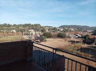 Casa a Navarcles. Casa de poble a reformar