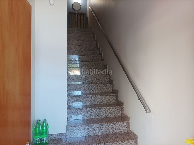 Foto fe22feb3-a4eb-4844-a238-67885bebdf92. Casa adossada amb xemeneia calefacció aparcament a Artés