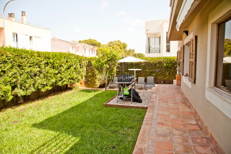 Foto 55a99b6f-81a6-413f-9c3b-2ad20cf8d284. Casa aparellada amb xemeneia calefacció aparcament piscina a Palma de Mallorca