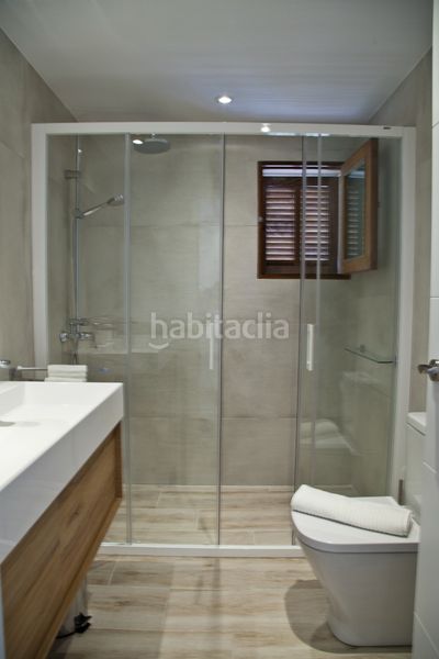 Foto e0426b55-73b2-4d36-bd1b-873f51c0e3bb. Casa aparellada amb xemeneia calefacció aparcament piscina a Palma de Mallorca