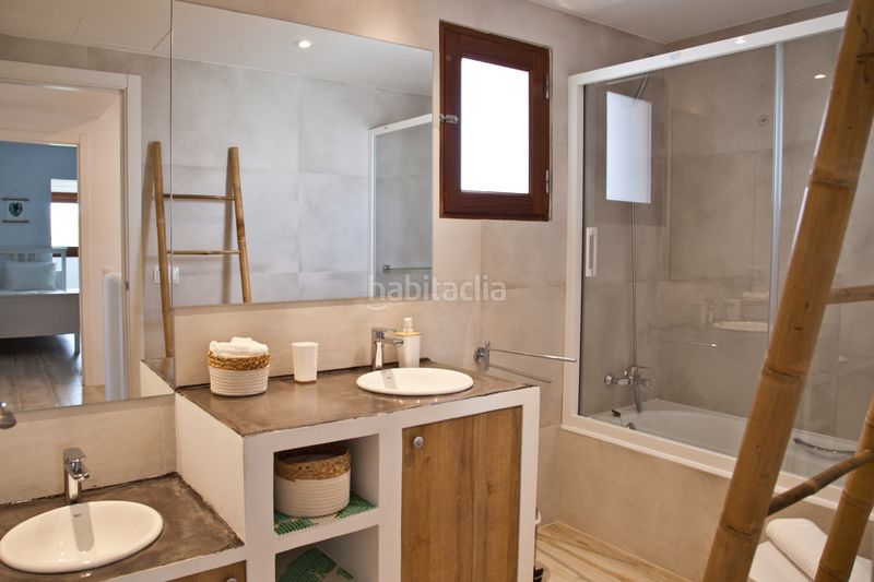 Foto e304566a-0fe6-4cc7-9b2a-82cb9ab2822a. Casa aparellada amb xemeneia calefacció aparcament piscina a Palma de Mallorca