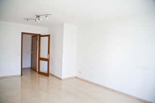 Flat  Carrer ricard ankerman. Amplio y luminoso piso de 3 dormitorios en zona avenidas, palma