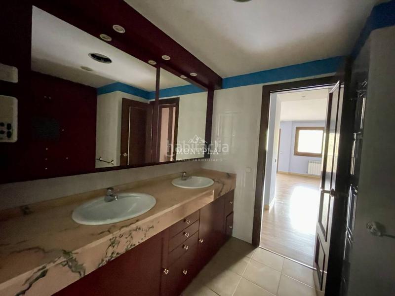 Foto 86e6f379-b1a6-4f69-b415-3d9d647e3482. Duplex avec chauffage parking dans Sispony La Massana