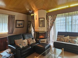 Piso en Santa Coloma. tico luminoso con 3 habitaciones y altillo en la zona de santa