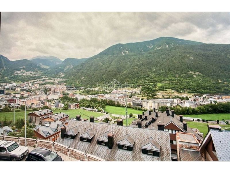 Foto dcfe1779-ba0c-4e73-b087-7f5f1d3e5c9d. Àtic amb calefacció aparcament a Vila Encamp