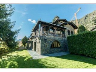 Miete Chalet in Centro. Espectacular chalet con jardín, chimenea y sol todo el día