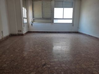 Apartamento en Calle de las barcas 22. Apartamento de gran tamaño distribuido interiormente con entrada