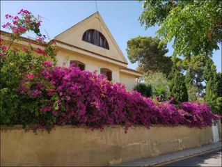 Chalet en Calle aspiroz 3. Chalet con 8 habitaciones con parking