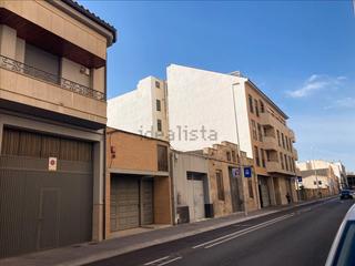 Local Comercial en Avinguda de castell 45. Local compuesto por 49 plazas de garaje tiene un acceso peatonal