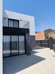 Casa aparellada en Villavieja. Venta de casa adosada ubicada en una parcela urbana de 205 metro