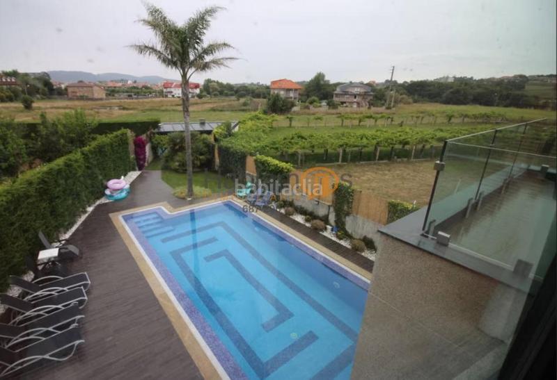 Foto 0f005feb-35c8-4f30-827a-7b8b9f63fdf8. Chalet with heating parking pool in Noalla Sanxenxo