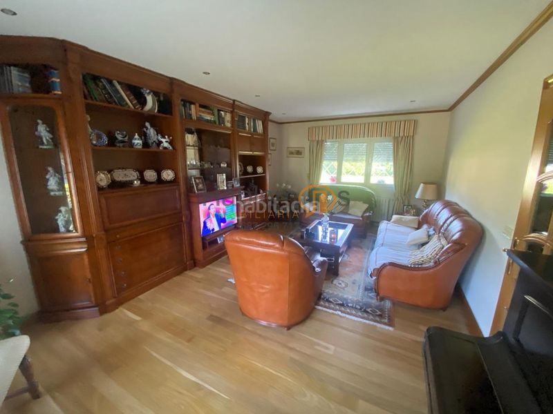 Foto b9a0df65-bfa1-441e-bc45-88ce2665e67f. Chalet avec chauffage parking dans Illa de Arousa (A)