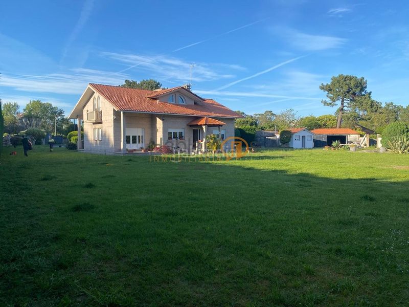 Foto c029c0f8-5f78-4808-8666-144d52f44808. Chalet avec chauffage parking dans Illa de Arousa (A)