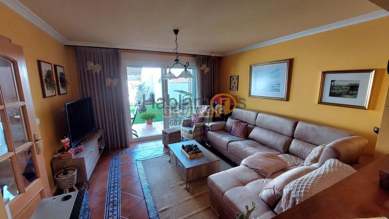 Foto d580f7dc-75c9-4fce-bd5b-f9125cb57b4d. Casa adosada en Sanxenxo pueblo Sanxenxo