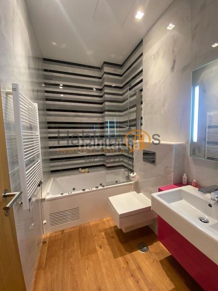 Foto 8a7c9c71-738a-43d6-9077-9d5b120d037c. Flat with parking in Centro Ourense