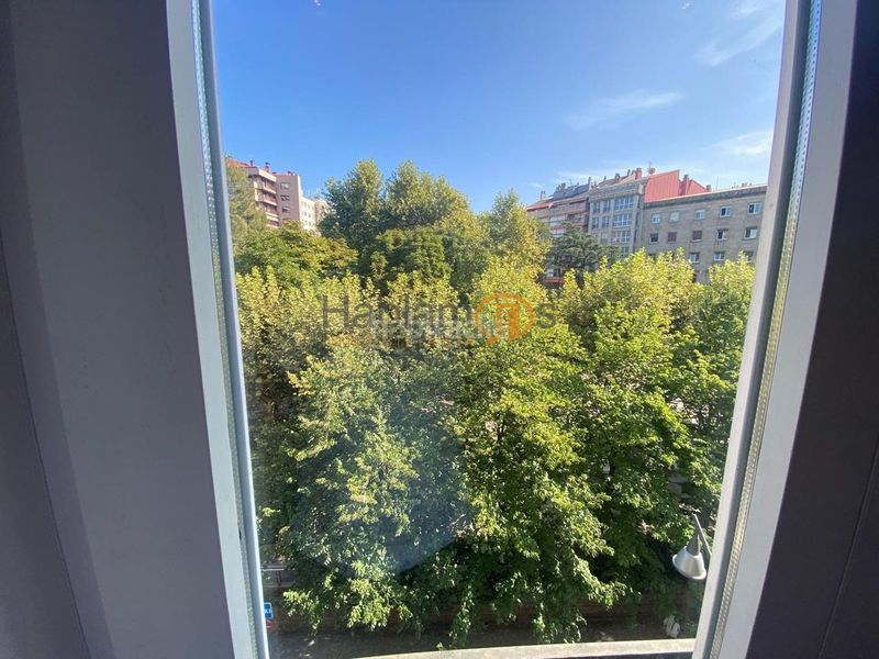 Foto c022183c-e905-48c2-95c3-ae50579cbf63. Flat with parking in Centro Ourense