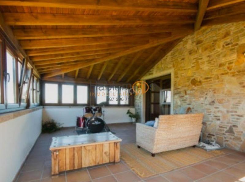 Foto 481542bd-5520-4aa7-bcec-b3c177383077. Chalet en Nantes Sanxenxo
