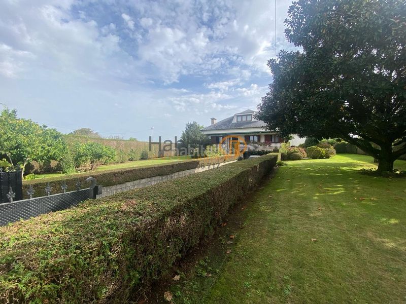 Foto 41f87977-a081-4d58-9b12-3a480347904d. House with heating parking in Vilanova de Arousa
