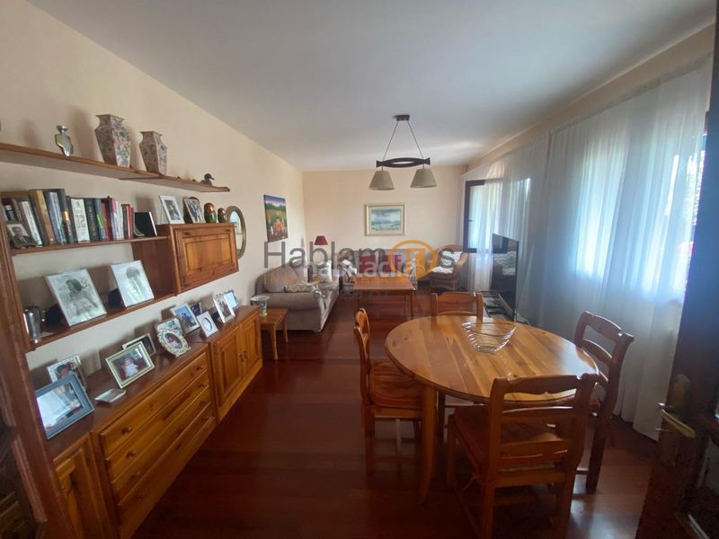 Foto 5cf18562-001f-406c-b13e-7617757bb254. House with heating parking in Vilanova de Arousa