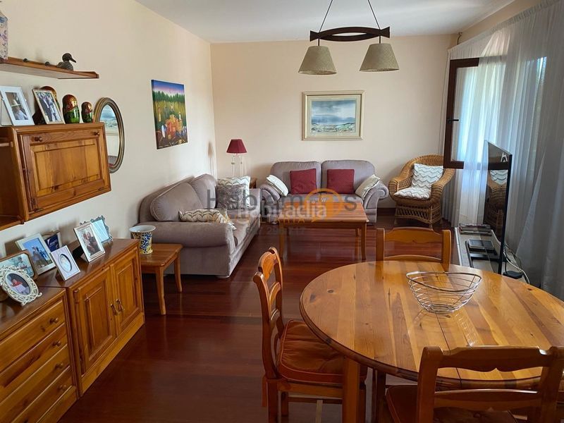 Foto ae74acc6-2fc8-4103-bc72-bca80ea7b607. House with heating parking in Vilanova de Arousa