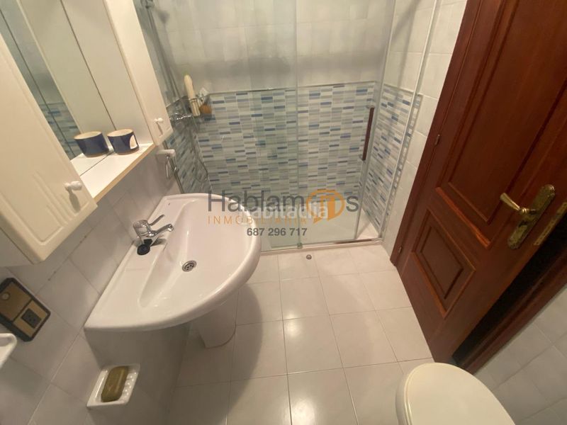 Foto f03ca33d-408b-44d8-ad76-a503cae50c16. House with heating parking in Vilanova de Arousa