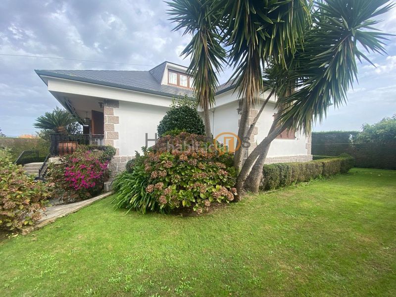 Foto fbe155ce-767a-4a7d-86d4-248664ee50a3. House with heating parking in Vilanova de Arousa