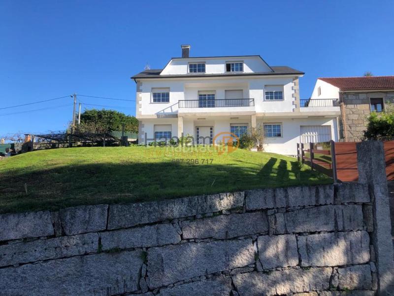 Foto f587f084-e824-46df-bebb-d62f00be99ce. Haus mit heizung parking in Cotobade