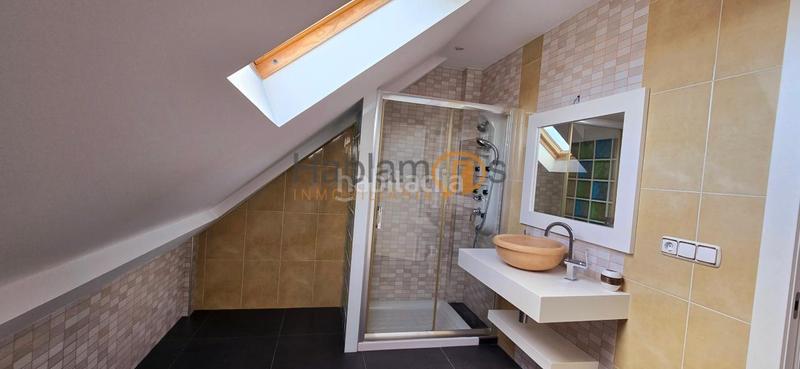 Foto be4dafcc-7ab7-400e-8dbd-7915d36fa891. Casa con riscaldamento parcheggio in Illa de Arousa (A)