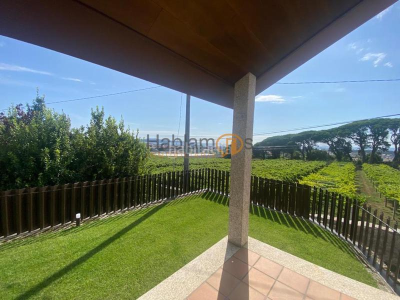 Foto e2221025-5bcf-416d-8e8b-d57b055c9de8. Chalet con riscaldamento parcheggio in Cambados