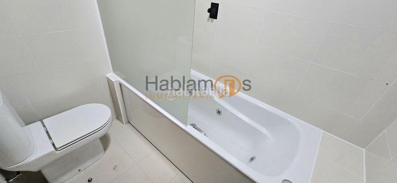 Foto 6e8824d0-e972-4b69-be1d-d6413af6f876. Pis amb calefacció aparcament piscina a O Carril Vilagarcía de Arousa