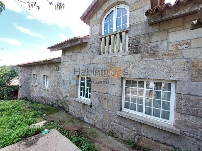 Foto 0b2b3c46-ef40-4ece-9a91-cd7b995b7edb. House with heating parking in Vilanova de Arousa